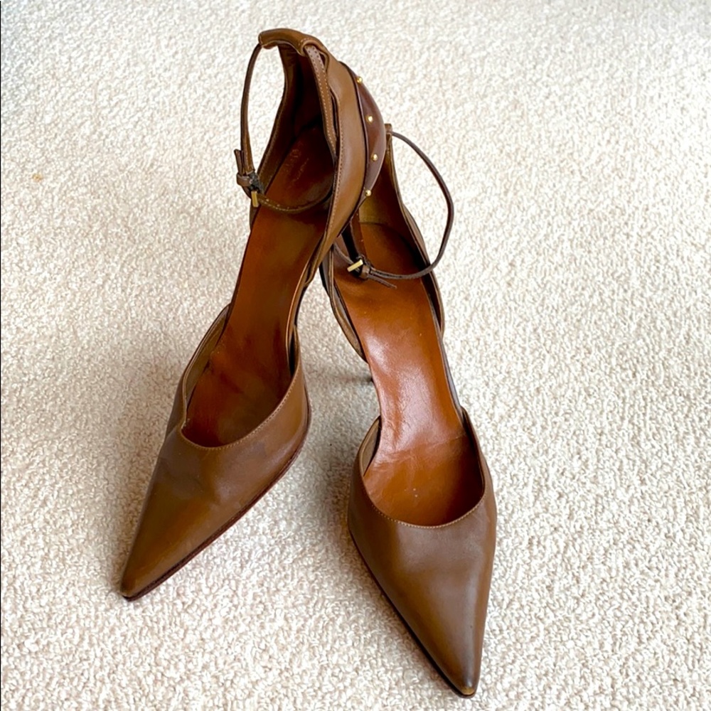 Gucci high heels with gold hardware details